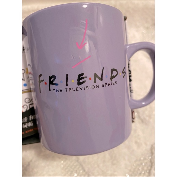 🌙🌃📺 FRIENDS TV Series Purple Peephole Frame Mug - Picture 2 of 2